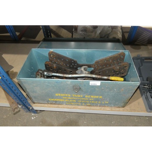 5353 - A Staffa manual hydraulic tube bender supplied in a metal box with various accessories