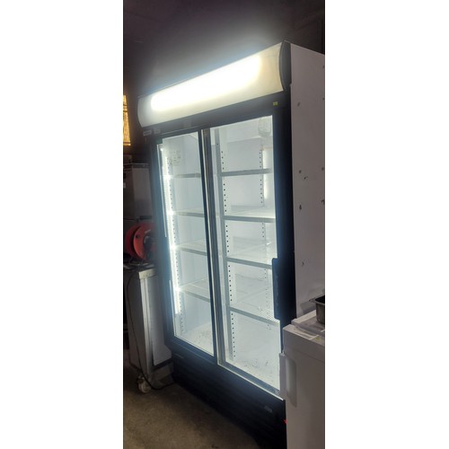 1189 - A tall 2 sliding door display fridge by Stay Cold type SD1140-HC 240v - trade - Tested Working