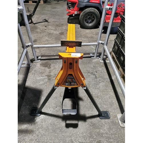 5747 - A Triton Super Jaws portable clamp