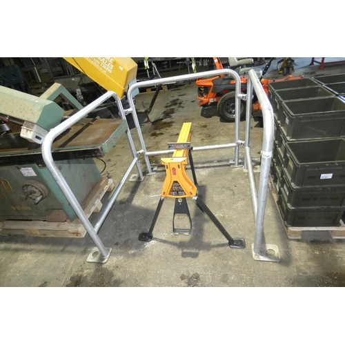 5746 - A three section metal folding barrier