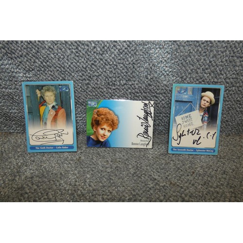 504 - 3 x rare Doctor Who autograph cards signed by Colin Baker, Bonnie Langford & Sylvester McCoy