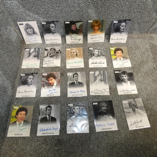 615 - 20 x rare The Avengers autograph trading cards, please see pictures for more details