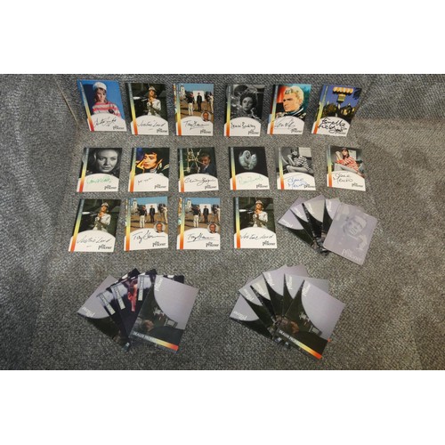 670 - 16 x autograph trading cards from 'The Prisoner' 1 metal print plate & 14 promo cards