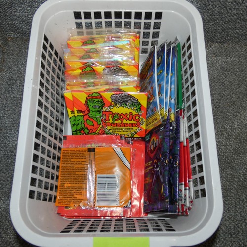 690 - A quantity of various packs of trading cards including Toxic Crusaders, Digimon, The Mask, Reboot et... 