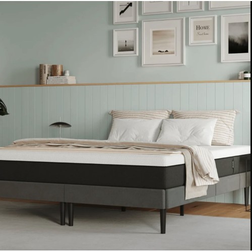 1042 - An Emma original mattress approx 6ft wide RRP £587