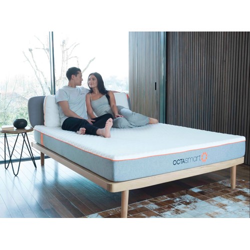 1091 - A Dormeo Octasmart hybrid deluxe pocket sprung mattress approx 4ft 6inch wide RRP £659