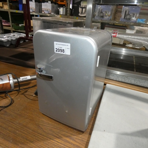 2098 - A countertop fridge/warmer type SN - trade