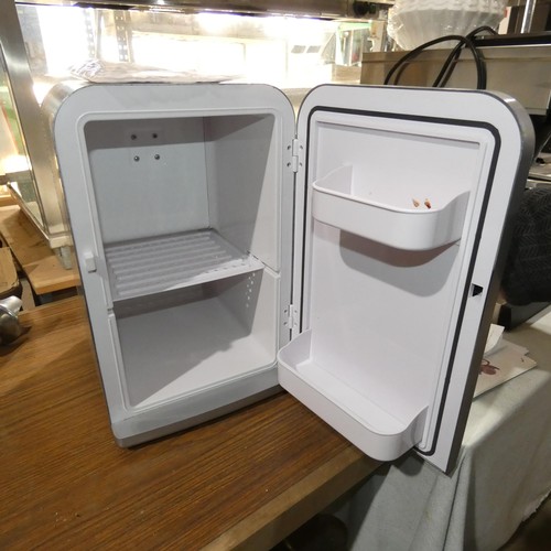 2098 - A countertop fridge/warmer type SN - trade