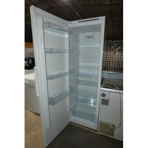 2123 - A tall white fridge by Bosch type KG-KSVV30A - trade. Tested Working