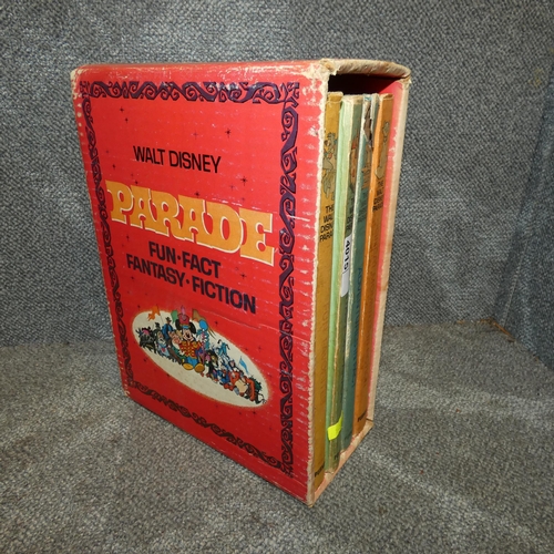 4015 - A vintage boxed set of 4 volumes 