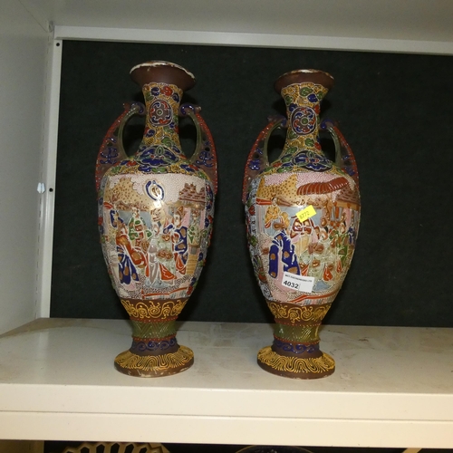 4032 - A pair of highly decorated Satsuma vases