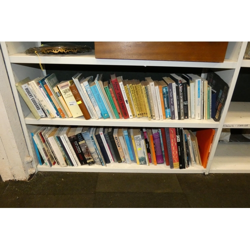 4042 - A quantity of miscellaneous hardback and paperback books (2 shelves)