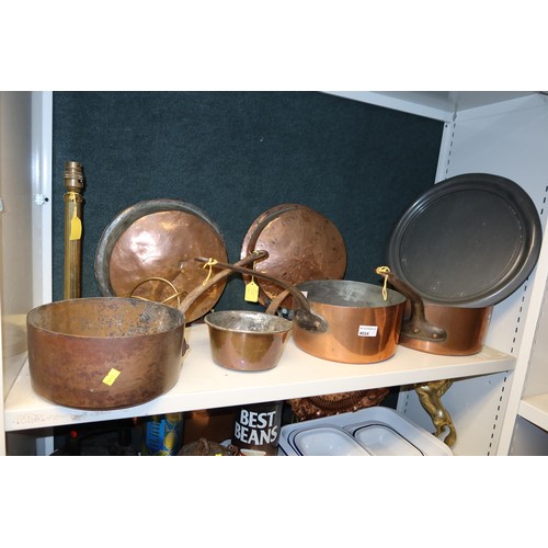 4024 - A quantity of various vintage copper saucepans, various aluminium preserving pans and other miscella... 