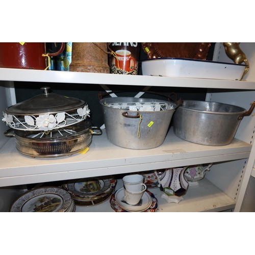 4024 - A quantity of various vintage copper saucepans, various aluminium preserving pans and other miscella... 