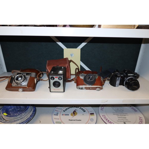 4030 - 4 vintage cameras (one shelf)