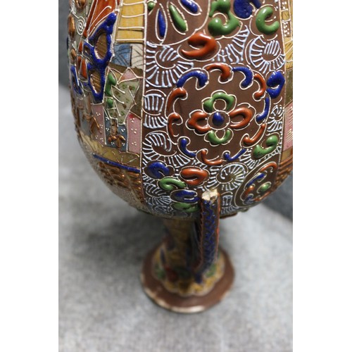 4032 - A pair of highly decorated Satsuma vases