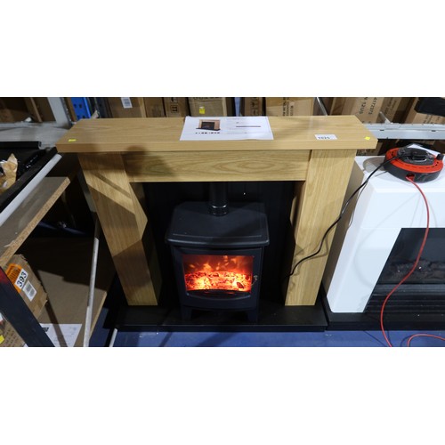 1025 - A Warmlite electric heater in the style of a wood burning stove with a wood effect fire surround app... 