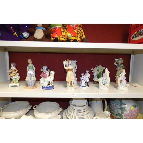 4016 - A quantity of miscellaneous decorative ceramic figures. Please note one of the figures has the head ... 