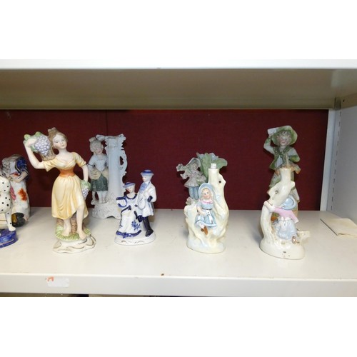 4016 - A quantity of miscellaneous decorative ceramic figures. Please note one of the figures has the head ... 