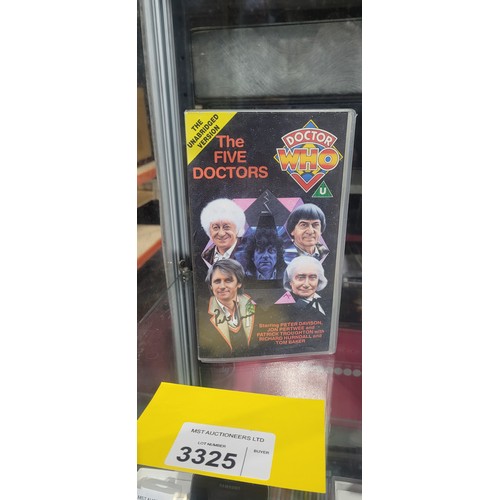 3325 - The five doctors - Doctor who VHS cassette hand signed by Peter Davison