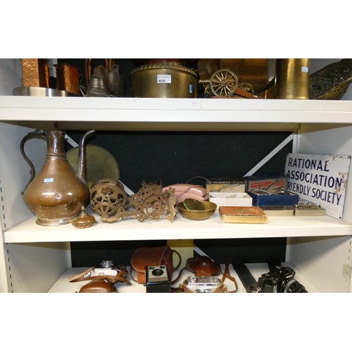 4029A - A large copper jug, brass ware, copper ware, an enamel sign and trinkets etc. (1 shelf)