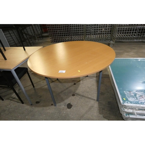 2253 - A wood effect circular table diameter approx 120cm