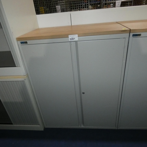 2287 - A Silverline grey metal two door storage cabinet with wood effect top approx 100 x 47 x 103cm high