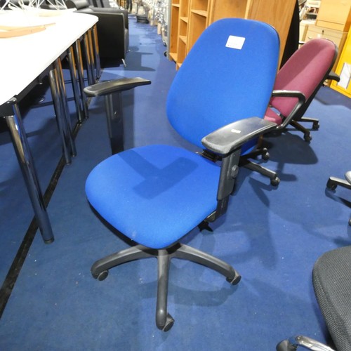 2331 - 1 x blue upholstered office swivel chair