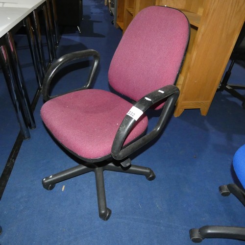 2332 - 1 x burgundy upholstered office swivel chair