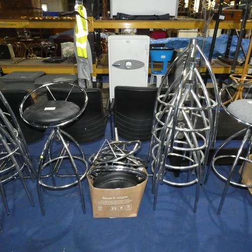 2343 - 6 x metal framed stools with black seat pads. Please note that one is built and the others require a... 