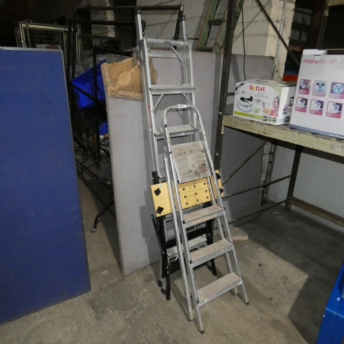 3073 - 2 x aluminium step ladders and 1 x folding workbench