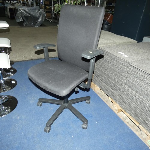 2357 - 1 x black upholstered office swivel chair by Konig and Neurath