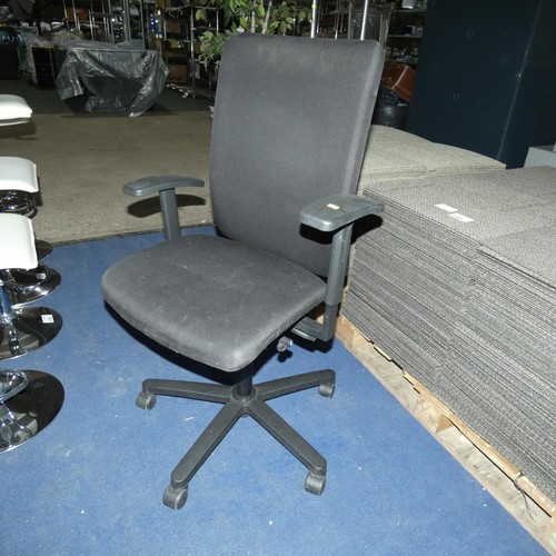 2358 - 1 x black upholstered office swivel chair by Konig and Neurath