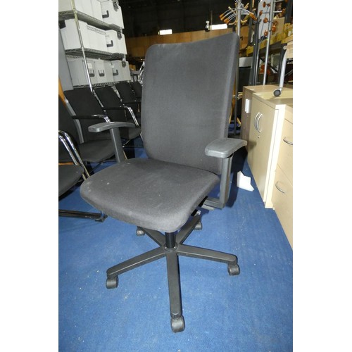 2366 - 1 x black upholstered office swivel chair by Konig and Neurath