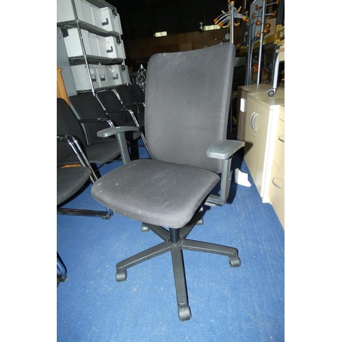 2368 - 1 x black upholstered office swivel chair by Konig and Neurath