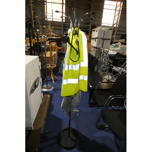 2383 - A metal hat /coat stand