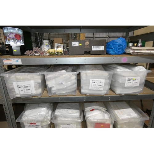 3105 - A quantity of various size mattress toppers / sheets. Contents of 4 plastic boxes which are included