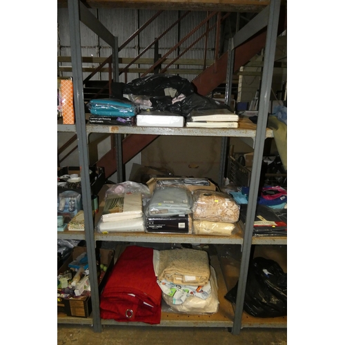 3116 - A quantity of various curtains. Contents of 1 bay /3 shelves