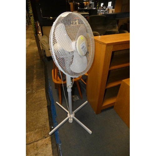 3121 - A Proline pedestal fan 240v (Trade)