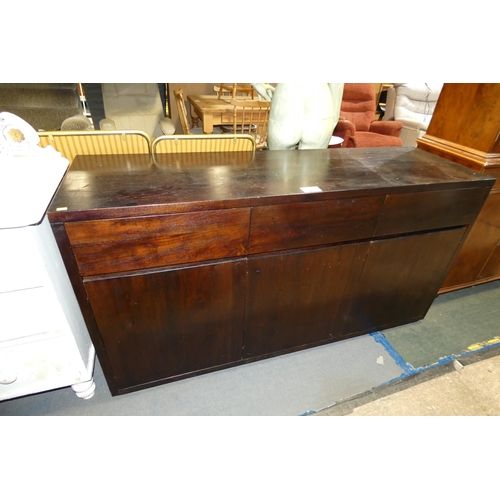 3124 - A dark wood side board with 3 drawers / 3 doors, approx 160cm wide