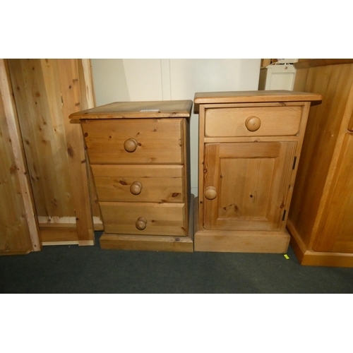 3128 - 2 x non-matching pine bedside cabinets