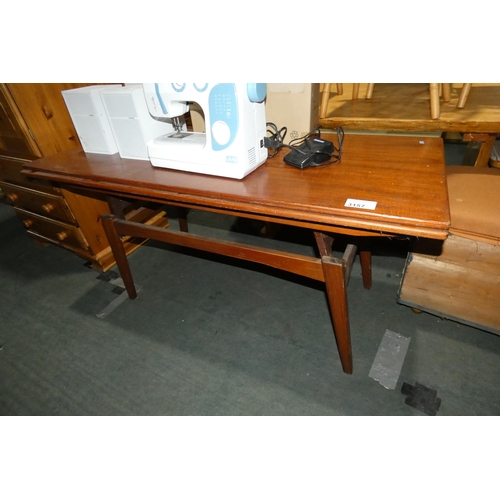 3157 - A vintage dark wood table approx 140 x 60cm with pull out side extensions (currently jammed) - No ma... 