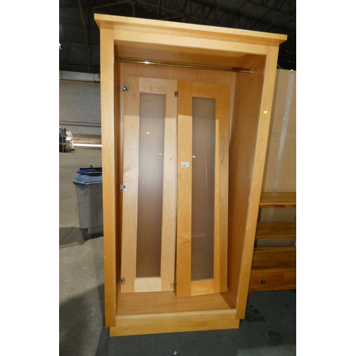 3181 - A wooden wardrobe approx 101cm w / 201cm high - The doors require refitting