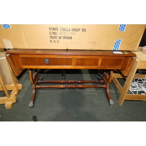 3203 - A reproduction sofa type table