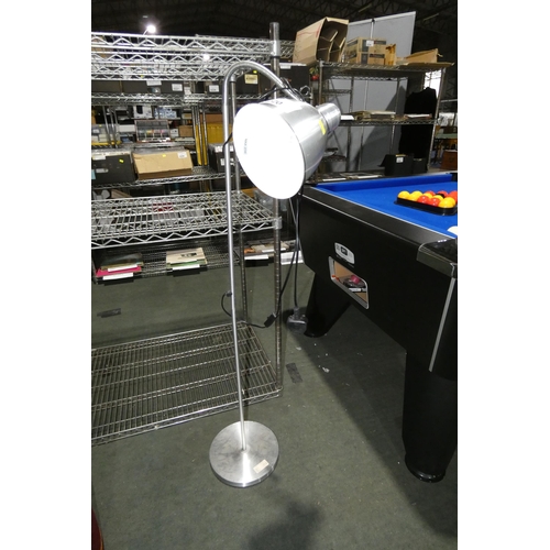 3220 - A floor standing lamp 240v (Trade). Tested Working