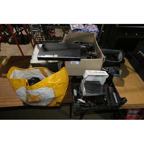 3032 - A quantity of various items including an Avometer, electrical components, a DVD player etc (Trade)