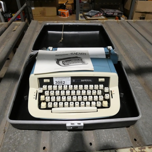 3082 - A vintage Imperial Safari typewriter