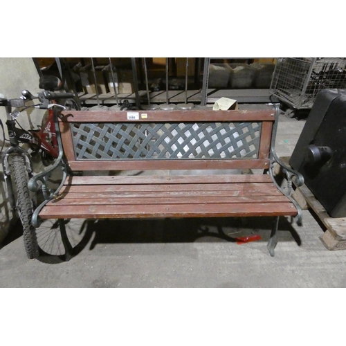 3088 - A metal / wood garden bench approx 125cm wide