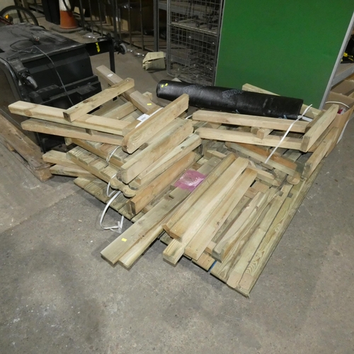 3097 - 1 pallet containing a quantity of various wood and a roll of roofing felt. Believed to a wooden five... 