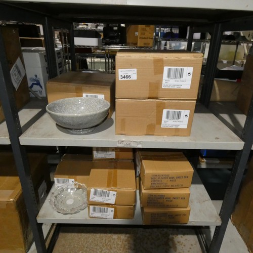 3466 - 12 x glass sweetpea patterned floater bowls & 3 larger pebble bowls. Contents of 2 shelves